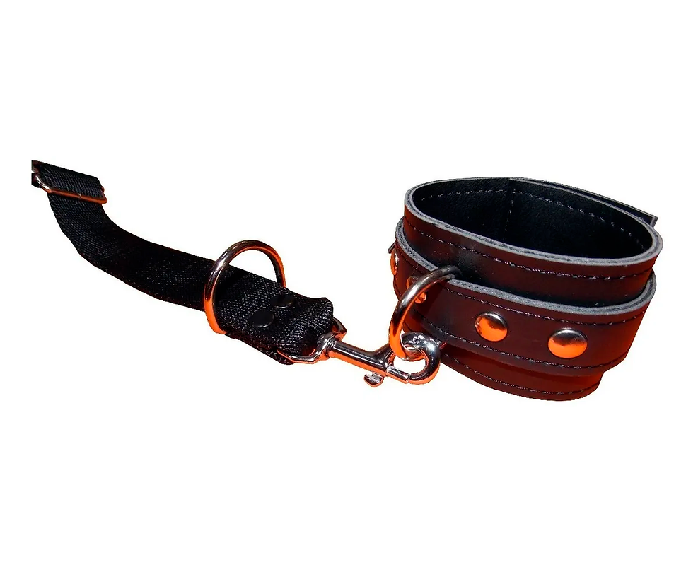 Kit Bondage Fetish Arnés Premium de Cuero Vegano y cinta con pasadores para cama - Image 2